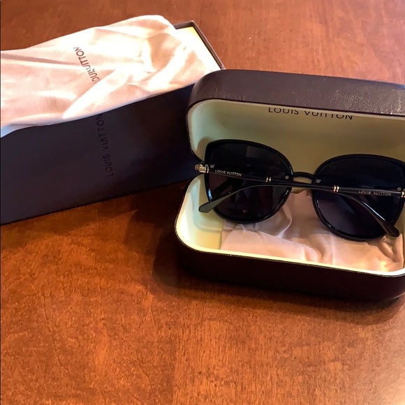 Louis Vuitton Cat Eye Sunglasses - Picture 4 of 6